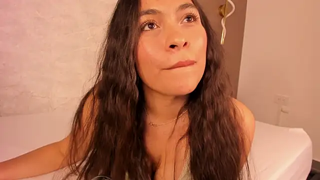 Snapshot of allie_bruce chatting on October 7, 3:36 am allie bruce online show from October 7, 3:36 am