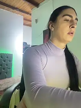 lola diez online show from April 24, 11:40 pm