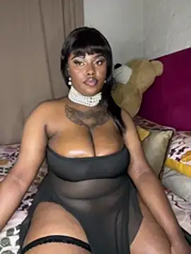 Snapshot of QUEEN_NOBUHLE_777 chatting on May 21, 11:12 pm QUEEN NOBUHLE 777 online show from May 21, 11:12 pm