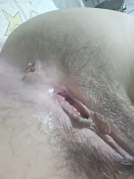 Snapshot of sklkeee05 chatting on October 17, 8:50 am sklkeee05 online show from October 17, 8:50 am