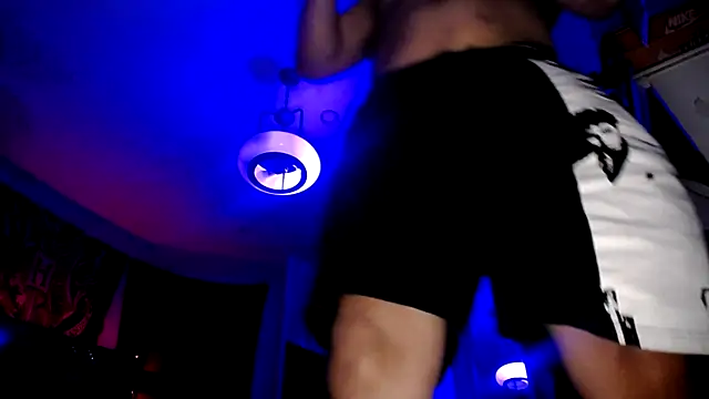 Snapshot of Sexdemonfrfr chatting on February 22, 5:19 am Sexdemonfrfr online show from February 22, 5:19 am