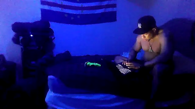 Snapshot of Sexdemonfrfr chatting on April 8, 7:52 am Sexdemonfrfr online show from April 8, 7:52 am