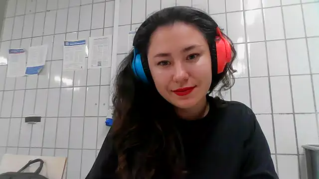 Emparia online show from November 1, 10:34 pm