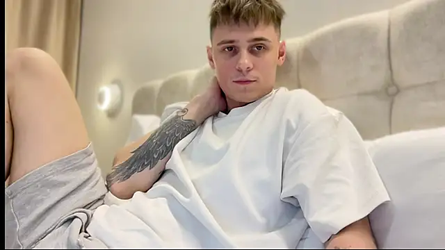 Snapshot of Tyler_Garner chatting on September 9, 3:22 pm Tyler Garner online show from September 9, 3:22 pm