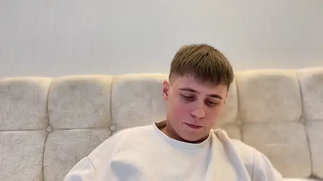 Snapshot of Tyler_Garner chatting on September 12, 1:33 pm Tyler Garner online show from September 12, 1:33 pm