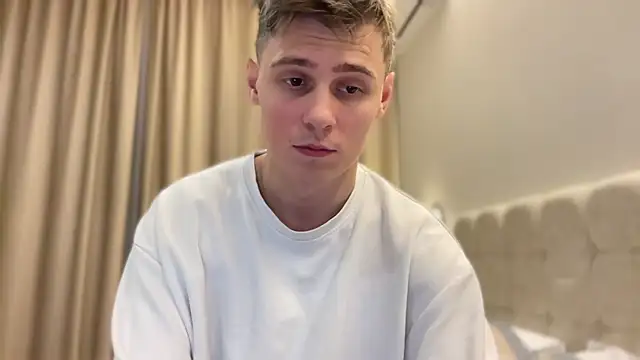 Snapshot of Tyler_Garner chatting on September 14, 5:23 pm Tyler Garner online show from September 14, 5:23 pm