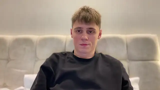 Snapshot of Tyler_Garner chatting on September 19, 12:23 am Tyler Garner online show from September 19, 12:23 am