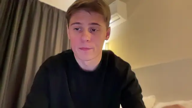 Snapshot of Tyler_Garner chatting on October 18, 8:31 pm Tyler Garner online show from October 18, 8:31 pm