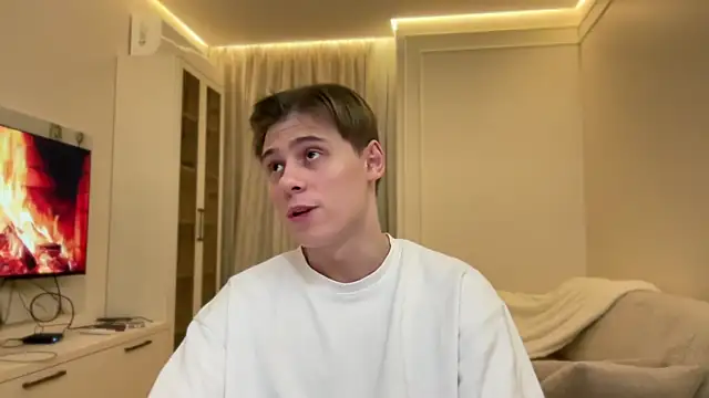 Snapshot of Tyler_Garner chatting on October 29, 2:19 pm Tyler Garner online show from October 29, 2:19 pm