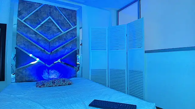 THAMARA ANGELLS online show from September 24, 8:23 pm