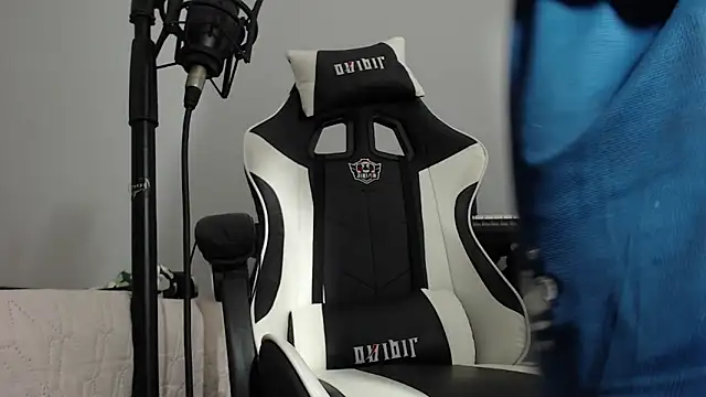 dereck karter online show from December 11, 7:03 pm