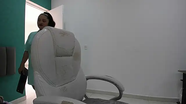 Snapshot of aradia_kiss chatting on October 22, 6:18 pm aradia kiss online show from October 22, 6:18 pm