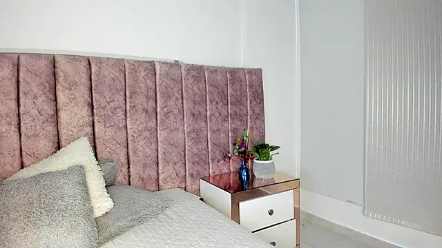 Ambeer fox  online show from April 22, 1:45 pm