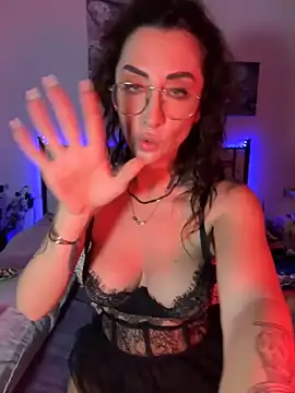 nikkaanderic online show from April 16, 7:36 pm