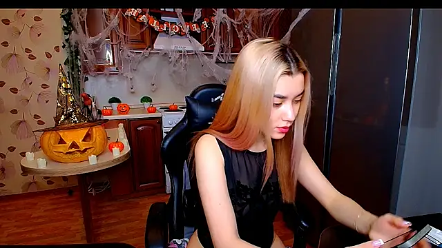 Snapshot of MaryamXSX chatting on October 30, 12:56 am MaryamXSX online show from October 30, 12:56 am