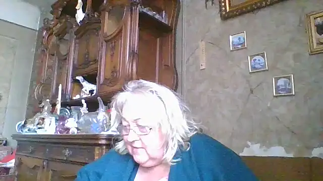 Snapshot of Lala-Love56 chatting on September 18, 9:44 am Lala-Love56 online show from September 18, 9:44 am