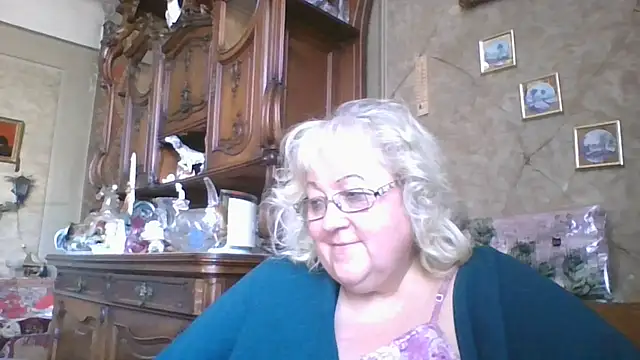 Snapshot of Lala-Love56 chatting on September 23, 9:01 am Lala-Love56 online show from September 23, 9:01 am