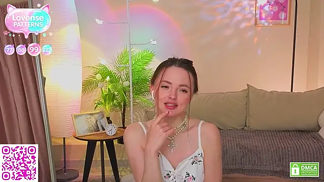 Snapshot of OliviaKis_ chatting on May 26, 7:15 am OliviaKis online show from May 26, 7:15 am