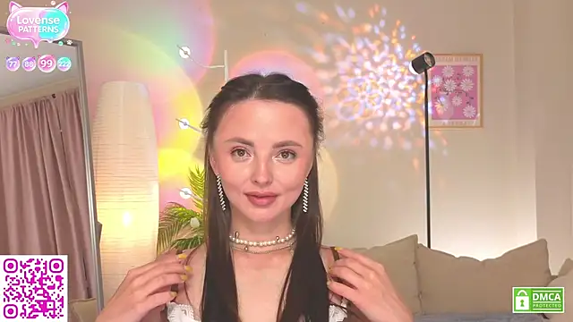 Snapshot of OliviaKis_ chatting on July 19, 8:07 am OliviaKis online show from July 19, 8:07 am