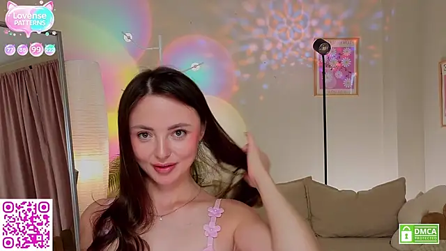 Snapshot of OliviaKis_ chatting on July 26, 8:21 am OliviaKis online show from July 26, 8:21 am