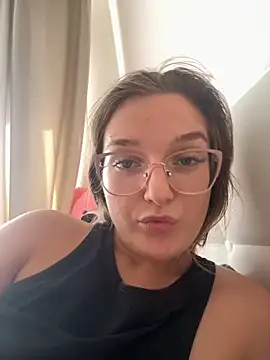 Snapshot of Bellatrisssaa chatting on September 14, 10:03 am Bellatrisssaa online show from September 14, 10:03 am