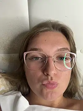 Snapshot of Bellatrisssaa chatting on September 16, 6:31 pm Bellatrisssaa online show from September 16, 6:31 pm