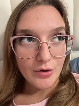 Snapshot of Bellatrisssaa chatting on October 2, 6:15 pm Bellatrisssaa online show from October 2, 6:15 pm