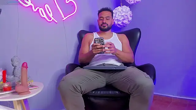 Gael Meneses online show from December 2, 12:10 pm