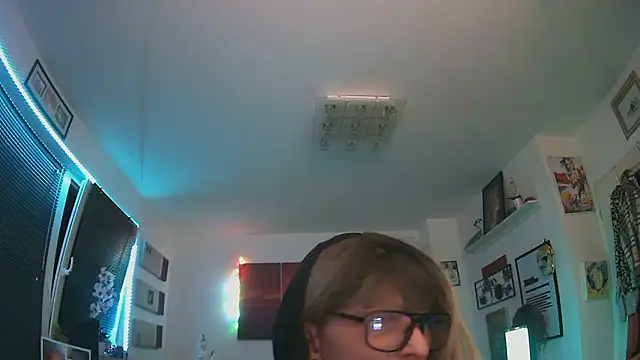 hellgirl1980 online show from October 19, 7:58 pm