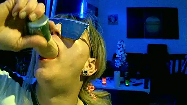 hellgirl1980 online show from November 11, 7:47 pm