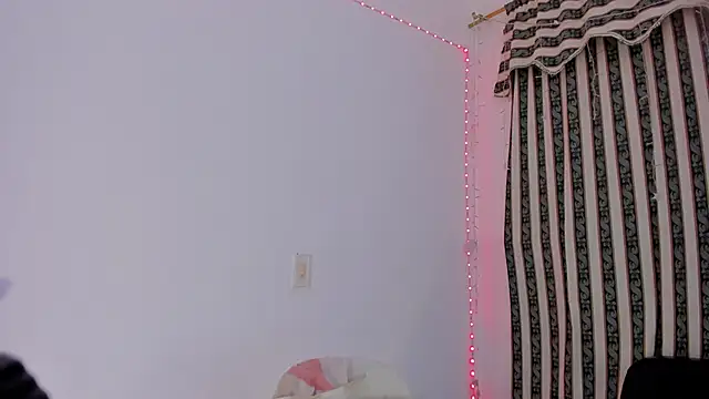 roselyn caprice online show from February 19, 2:18 am