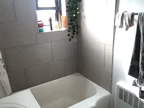 littyleesh1 online show from December 3, 5:22 pm