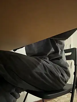 Snapshot of JJ_131 chatting on December 13, 8:47 pm JJ 131 online show from December 13, 8:47 pm