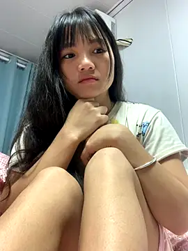 Emlyly-18 online show from October 30, 2:24 am