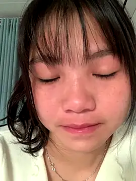 Emlyly-18 online show from November 14, 1:26 am