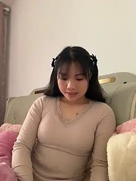 Emlyly-18 online show from November 17, 4:18 am