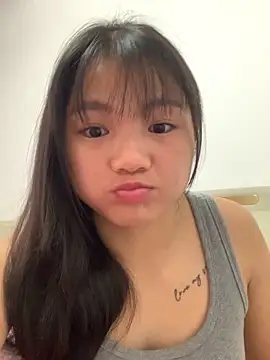 Emlyly-18 online show from November 22, 1:48 am