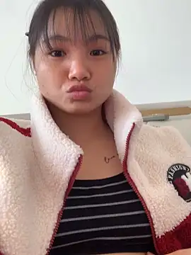 Emlyly-18 online show from December 5, 6:00 am