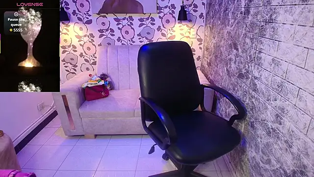 Snapshot of _barbaragomez chatting on October 17, 7:27 pm barbaragomez online show from October 17, 7:27 pm