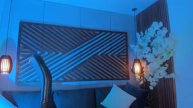 B Wild online show from October 30, 3:30 am