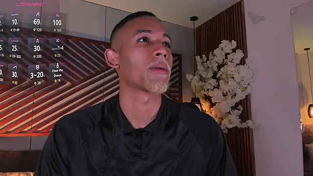 B Wild online show from October 31, 3:29 am