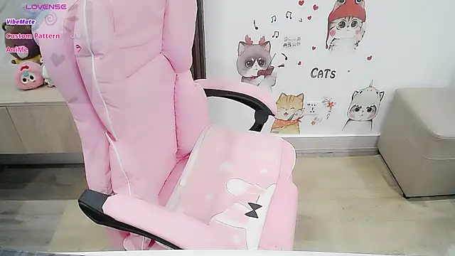 Eirlys18 online show from October 14, 12:55 am