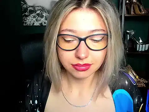 Snapshot of loveHeidi chatting on July 30, 4:33 am loveHeidi online show from July 30, 4:33 am