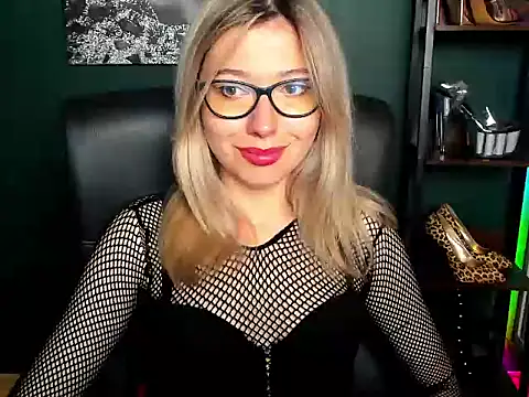 Snapshot of loveHeidi chatting on August 3, 4:22 am loveHeidi online show from August 3, 4:22 am