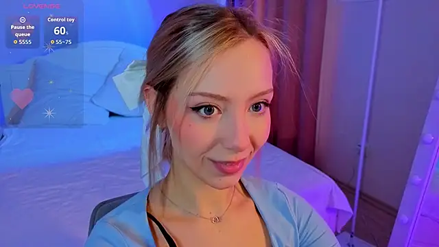 LumMina online show from April 18, 2:59 am