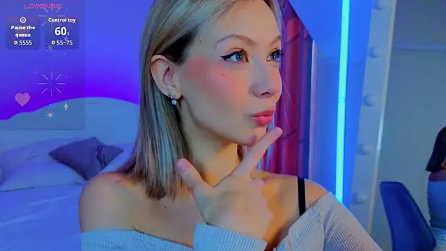 LumMina online show from April 23, 2:46 am