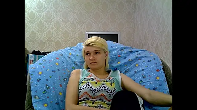 SaraSnow  online show from December 3, 6:06 pm