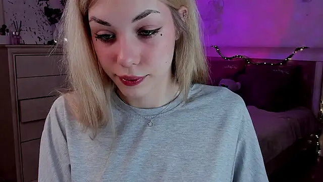 Leila Vanilla online show from February 4, 5:35 am