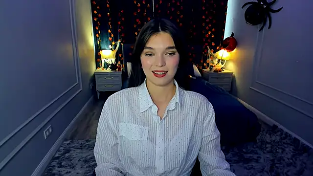 Snapshot of DivineAmour chatting on October 12, 5:28 am DivineAmour online show from October 12, 5:28 am