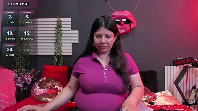 kinky momm online show from June 18, 1:15 pm